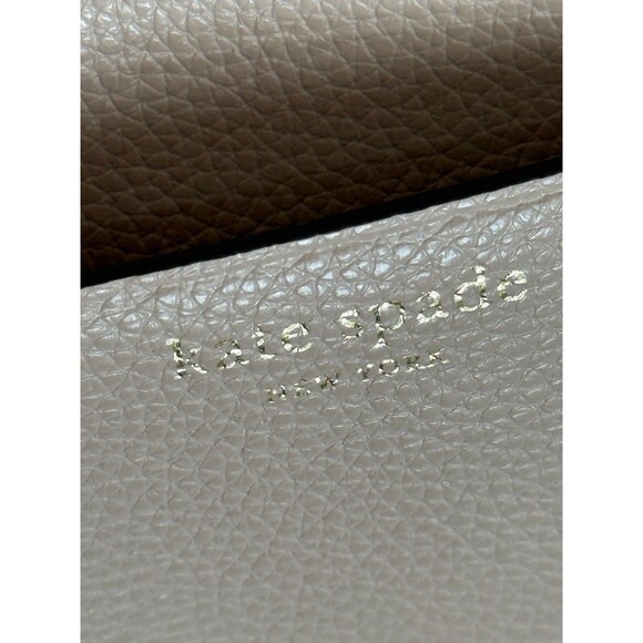 Kate Spade Riverside Street Emmie Leather‎ Wristlet Warm Beige Flower Decor $199 - Picture 6 of 13